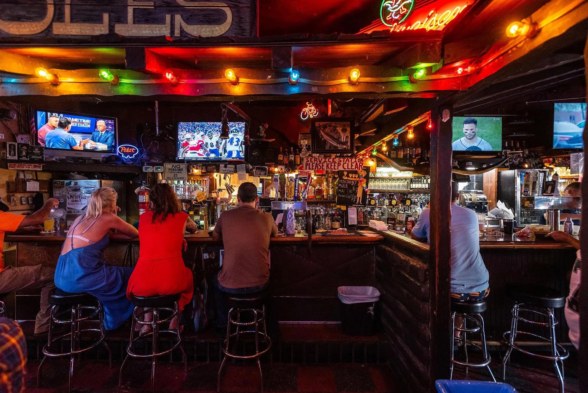 Steal my Food Itinerary: A SoCal Beach Dive Bar Crawl