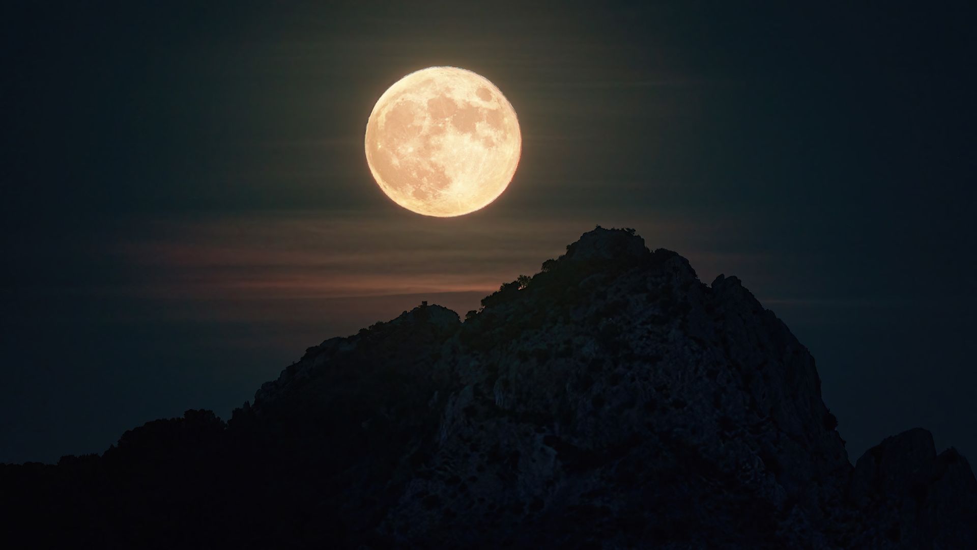 Watch the full 'Hunter's Moon' rise next to Saturn this weekend