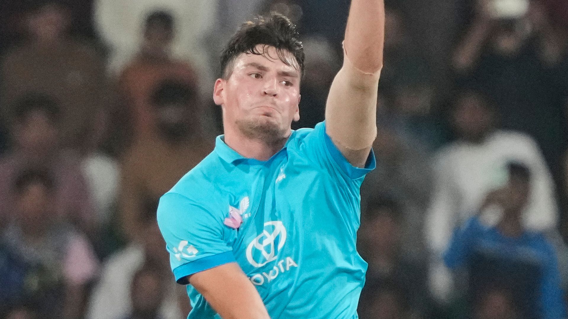England debutant Crocombe strikes with Pakistan six down chasing 242 LIVE!