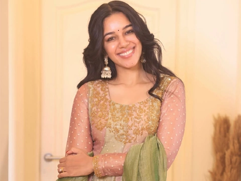 New Photos : Mirnalini Ravi